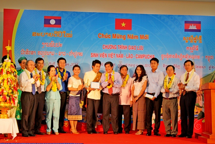 ນັກສຶກສາ ລາວ, ກຳປູເຈຍ ຢູ່ນະຄອນ ໂຮ່ຈີມິນ ຕ້ອນຮັບບຸນປີໃໝ່ປະຈຳຊາດ